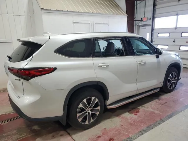 5TDGBRCH8NS549304 2022 2022 Toyota Highlander- Hybrid Xle 3