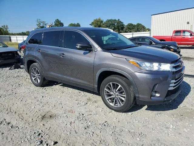 5TDKZRFHXKS337548 2019 2019 Toyota Highlander- SE 4