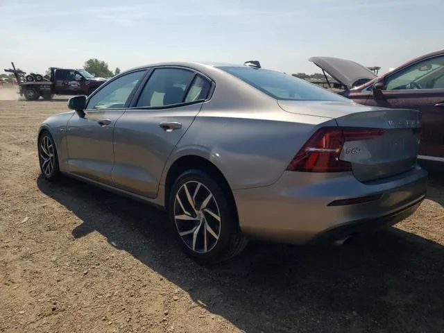 7JRA22TKXKG011512 2019 2019 Volvo S60- T6 Momentum 2