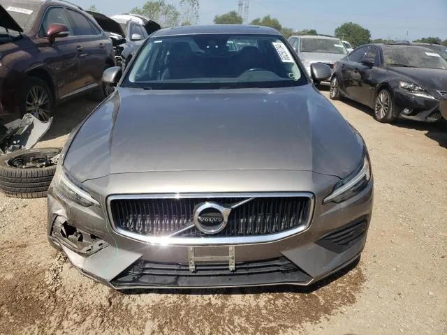 7JRA22TKXKG011512 2019 2019 Volvo S60- T6 Momentum 5