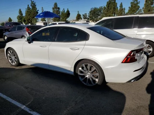 7JR102FKXKG010880 2019 2019 Volvo S60- T5 Momentum 2