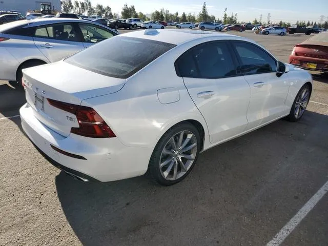 7JR102FKXKG010880 2019 2019 Volvo S60- T5 Momentum 3