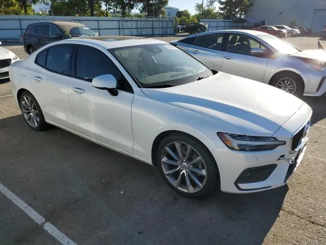 7JR102FKXKG010880 2019 2019 Volvo S60- T5 Momentum 4