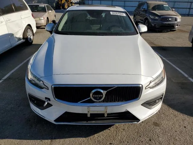 7JR102FKXKG010880 2019 2019 Volvo S60- T5 Momentum 5