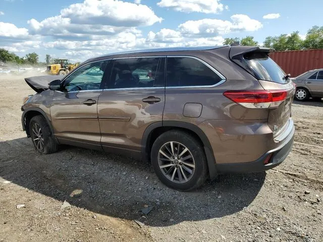 5TDJZRFH3JS899091 2018 2018 Toyota Highlander- SE 2