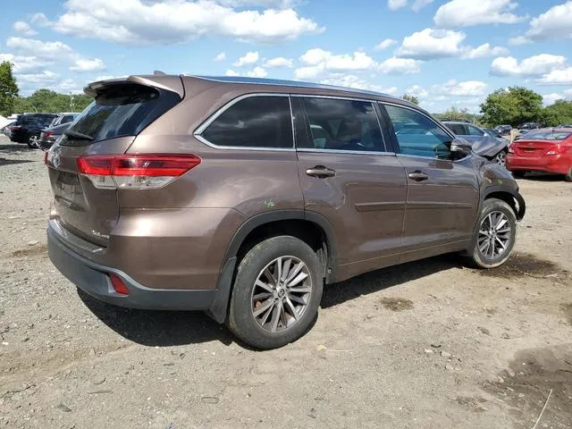 5TDJZRFH3JS899091 2018 2018 Toyota Highlander- SE 3