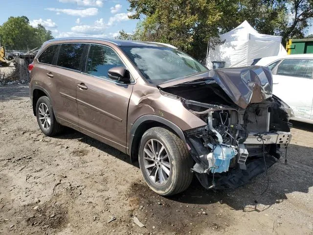 5TDJZRFH3JS899091 2018 2018 Toyota Highlander- SE 4