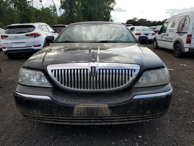 1LNHM81WX6Y650985 2006 2006 Lincoln Town Car- Signature 5