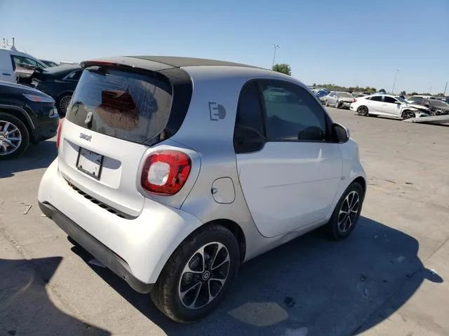 WMEFJ9BA8HK229027 2017 2017 Smart Fortwo 3