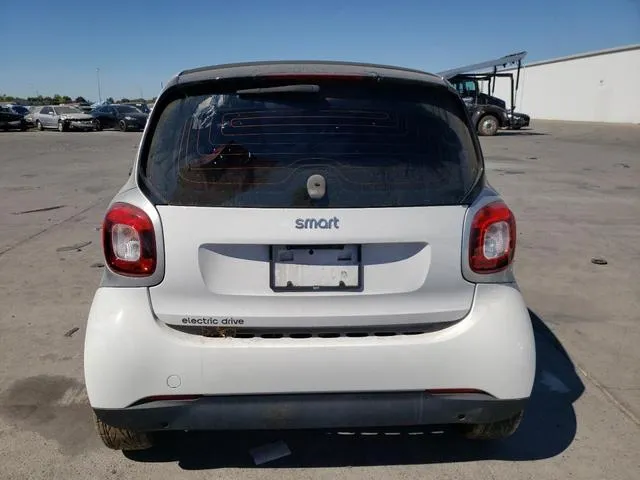 WMEFJ9BA8HK229027 2017 2017 Smart Fortwo 6