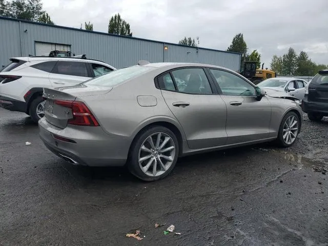 7JRA22TK1MG103465 2021 2021 Volvo S60- T6 Momentum 3