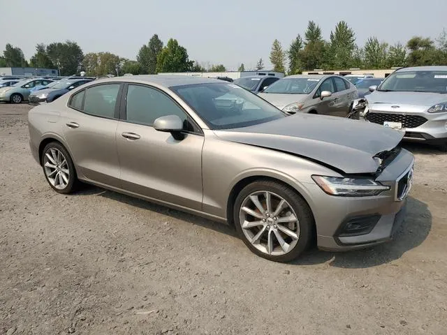 7JRA22TK1MG103465 2021 2021 Volvo S60- T6 Momentum 4