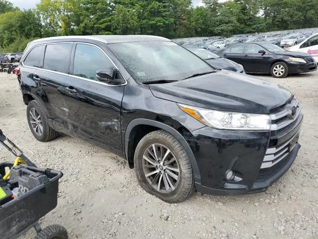 5TDJZRFH5JS814817 2018 2018 Toyota Highlander- SE 4