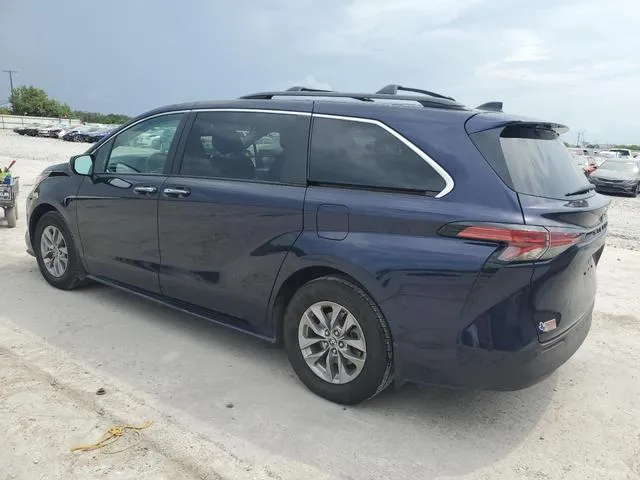 5TDYRKEC0NS088432 2022 2022 Toyota Sienna- Xle 2