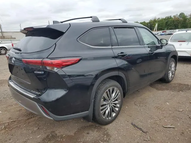 5TDEBRCH1NS088941 2022 2022 Toyota Highlander- Hybrid Platinum 3