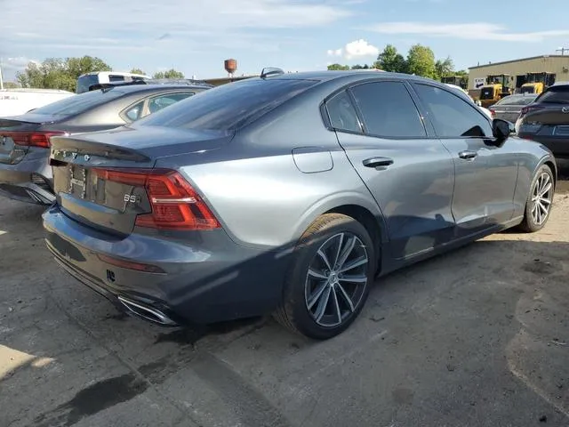 7JRL12TZ8NG154150 2022 2022 Volvo S60- B5 Momentum 3