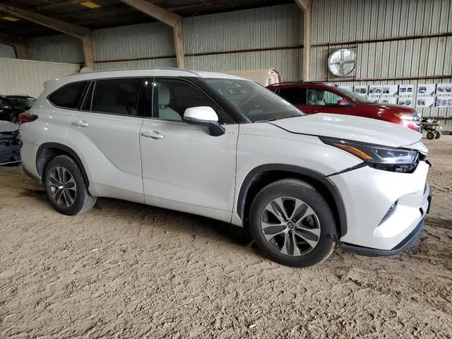 5TDGZRAHXNS093756 2022 2022 Toyota Highlander- Xle 4