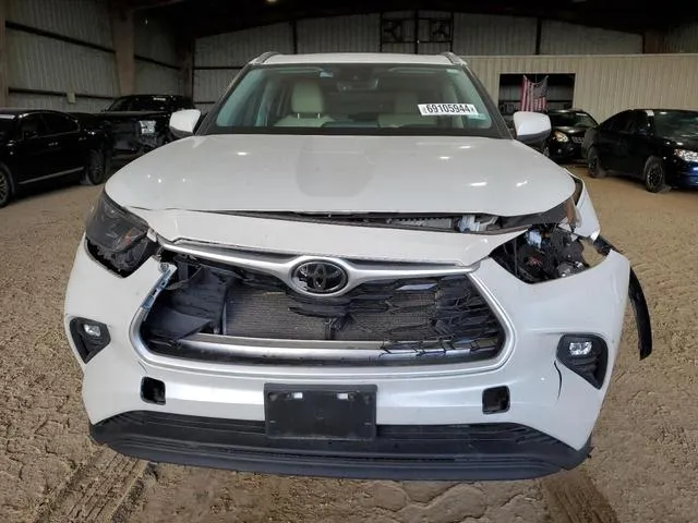 5TDGZRAHXNS093756 2022 2022 Toyota Highlander- Xle 5