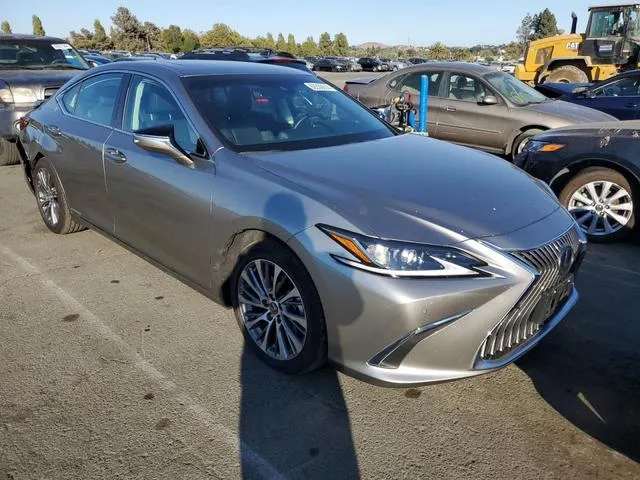 58AB21B10KU003804 2019 2019 Lexus ES- 300H 4