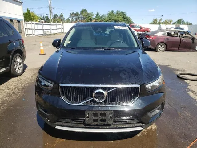 YV4162UKXN2735071 2022 2022 Volvo XC40- T5 Momentum 5