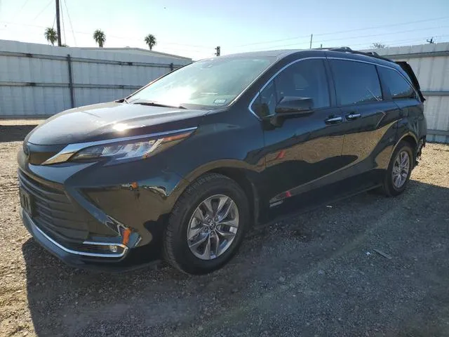 5TDYRKEC2MS016551 2021 2021 Toyota Sienna- Xle 1