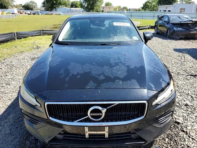 7JRA22TK7KG016795 2019 2019 Volvo S60- T6 Momentum 5