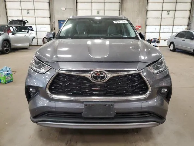 5TDFZRBHXNS180910 2022 2022 Toyota Highlander- Platinum 5