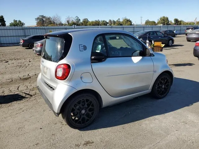 WMEFJ9BA2JK265527 2018 2018 Smart Fortwo 3