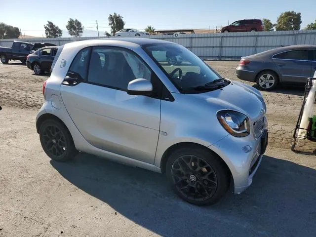 WMEFJ9BA2JK265527 2018 2018 Smart Fortwo 4