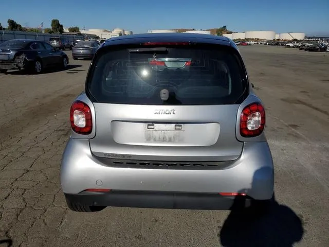 WMEFJ9BA2JK265527 2018 2018 Smart Fortwo 6