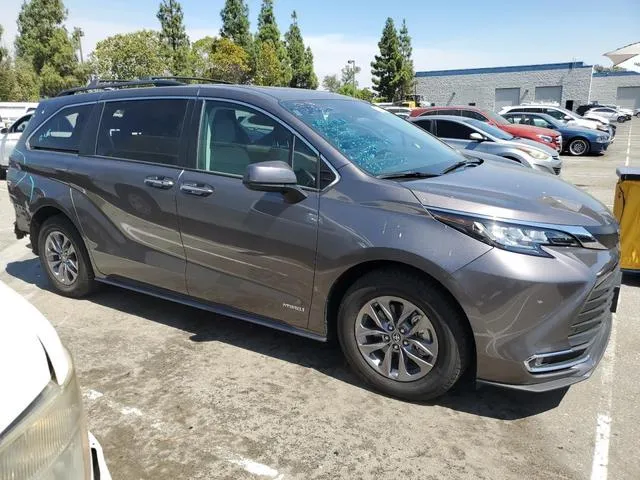 5TDYRKEC2MS002018 2021 2021 Toyota Sienna- Xle 4