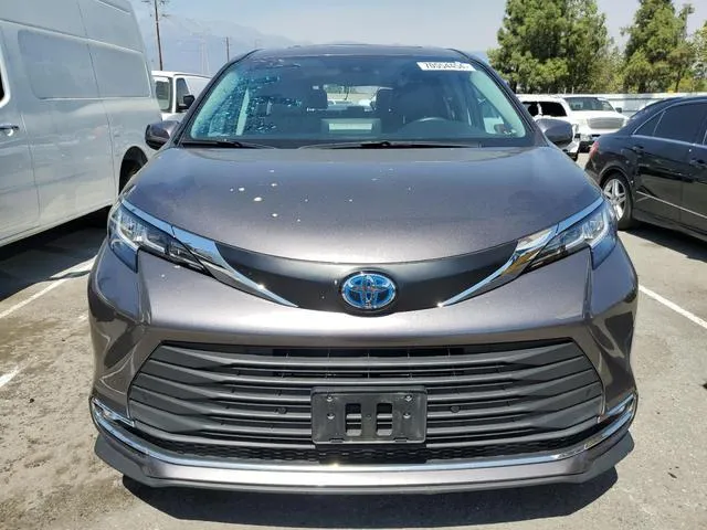 5TDYRKEC2MS002018 2021 2021 Toyota Sienna- Xle 5