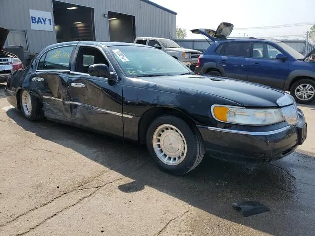 1LNHM81W5YY939078 2000 2000 Lincoln Town Car- Executive 4