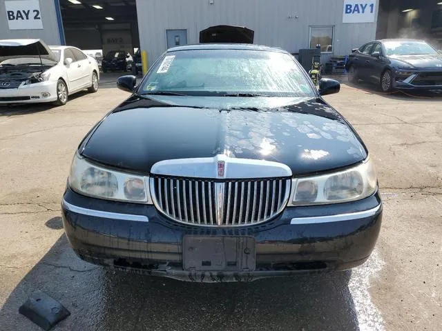 1LNHM81W5YY939078 2000 2000 Lincoln Town Car- Executive 5