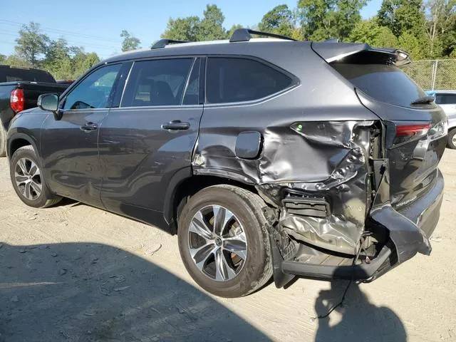 5TDGZRBH5NS591670 2022 2022 Toyota Highlander- Xle 2