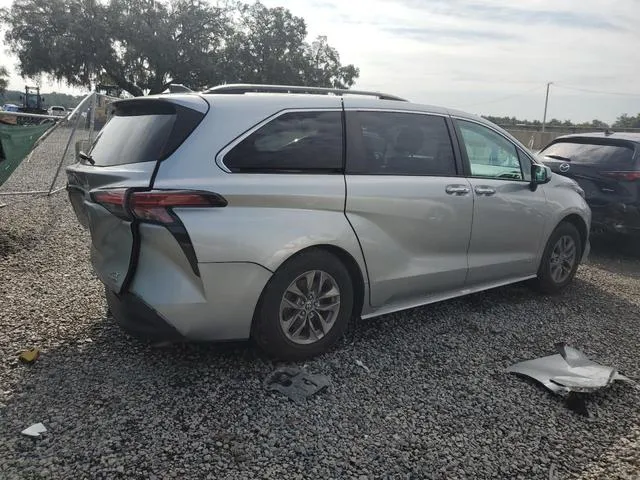 5TDYRKEC9MS030284 2021 2021 Toyota Sienna- Xle 3