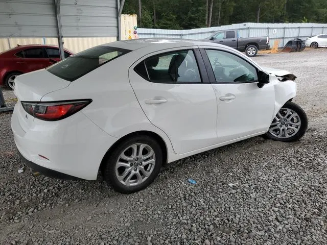 3MYDLBYV7JY329372 2018 2018 Toyota Yaris 3