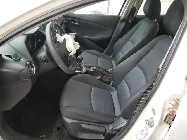 3MYDLBYV7JY329372 2018 2018 Toyota Yaris 7