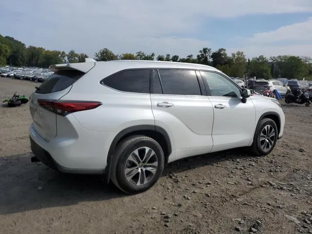 5TDHZRBH4MS129684 2021 2021 Toyota Highlander- Xle 3