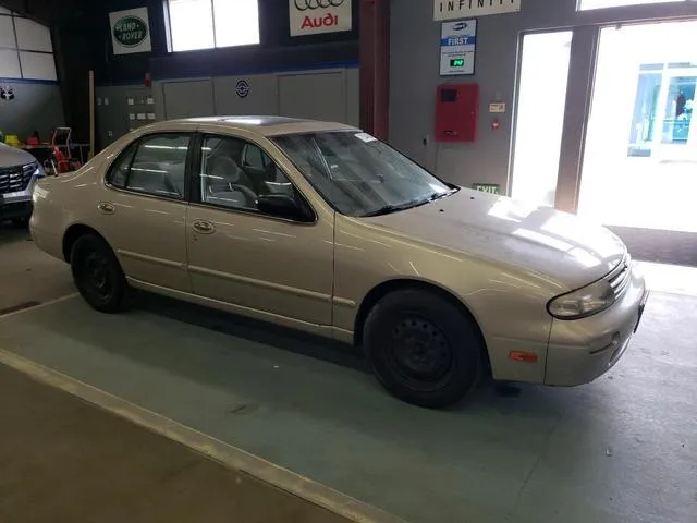 1N4BU31D0TC137724 1996 1996 Nissan Altima- XE 4