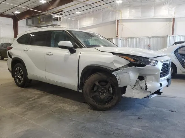 5TDGZRBH5NS208682 2022 2022 Toyota Highlander- Xle 4