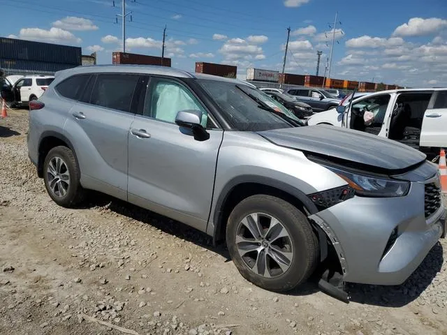 5TDHZRBH3LS510263 2020 2020 Toyota Highlander- Xle 4