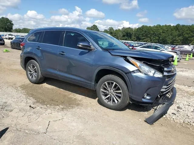 5TDKZRFH4JS278348 2018 2018 Toyota Highlander- SE 4