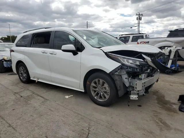 5TDYRKEC2PS145829 2023 2023 Toyota Sienna- Xle 4