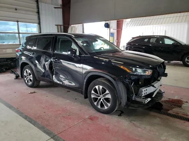 5TDGZRBH0MS083444 2021 2021 Toyota Highlander- Xle 4