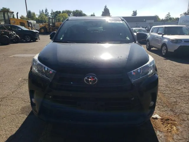 5TDJZRFHXJS802825 2018 2018 Toyota Highlander- SE 5