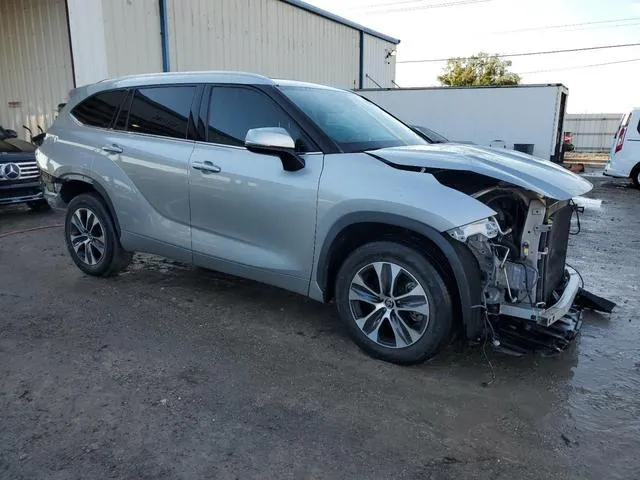 5TDGZRAH7LS028795 2020 2020 Toyota Highlander- Xle 4