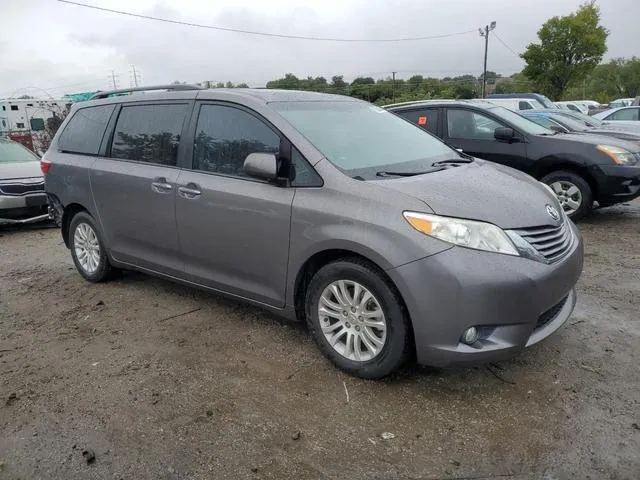 5TDYZ3DC9HS894684 2017 2017 Toyota Sienna- Xle 4