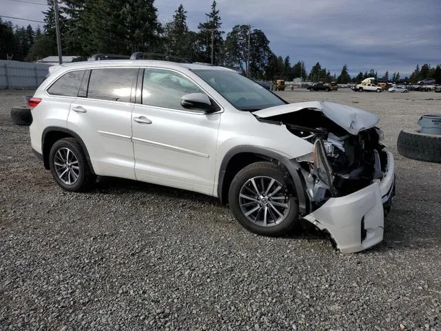 5TDJZRFH4JS820687 2018 2018 Toyota Highlander- SE 4