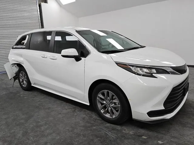 5TDKRKEC0NS116560 2022 2022 Toyota Sienna- LE 4